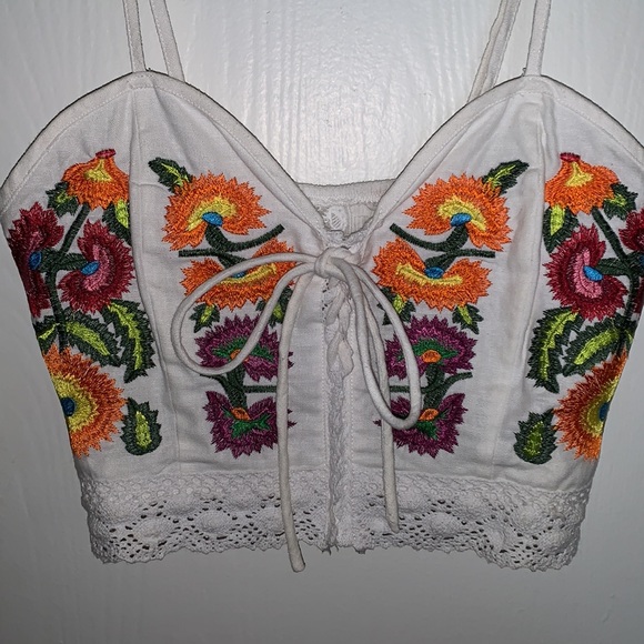 Sadie & Sage Floral Embroidered Crop Top, adjustable spaghetti strap - Picture 2 of 10